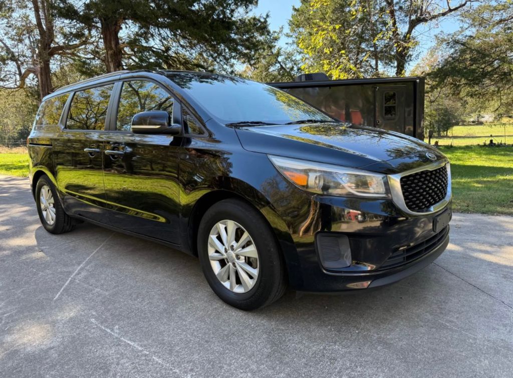 2016 Kia Sedona - $8,888