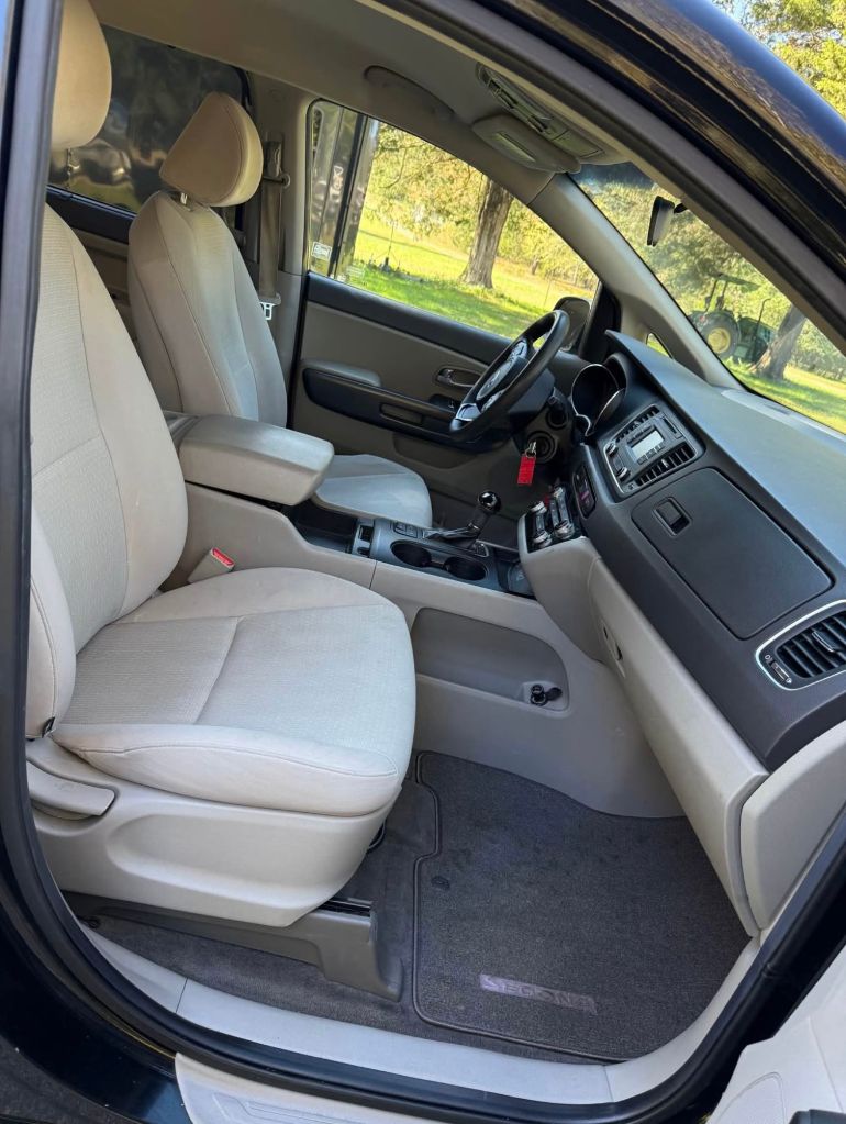 2016 Kia Sedona - $8,888