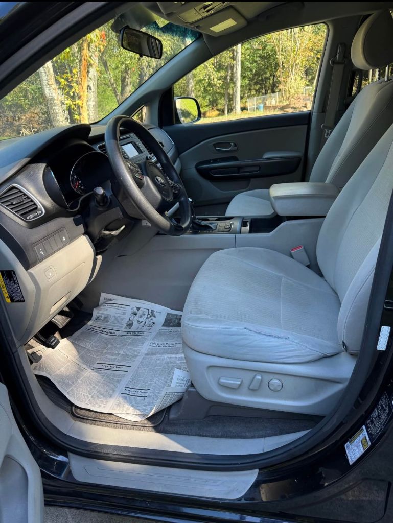 2016 Kia Sedona - $8,888