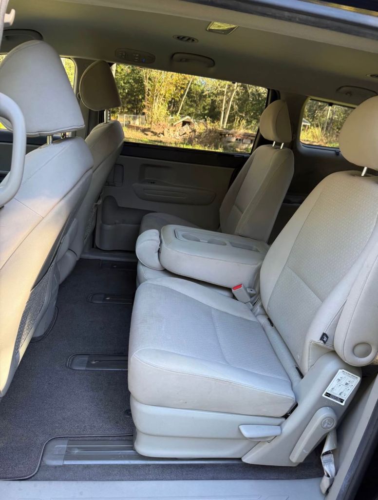 2016 Kia Sedona - $8,888