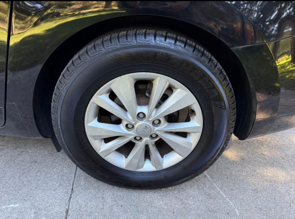 2016 Kia Sedona - $8,888