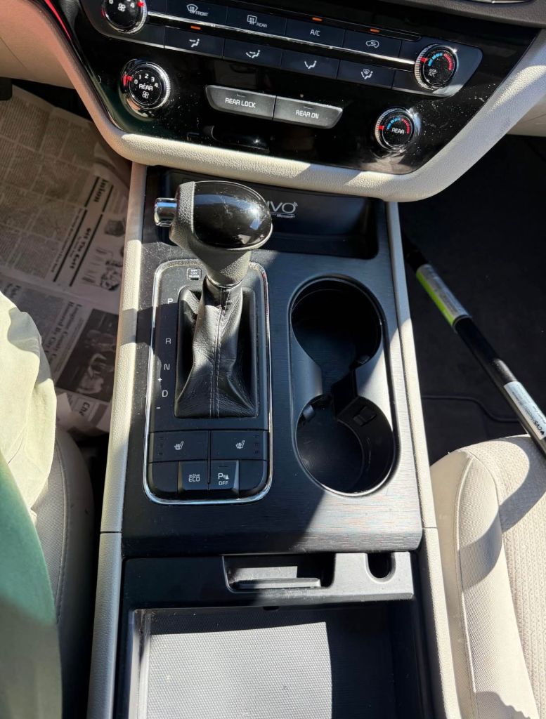 2016 Kia Sedona - $8,888