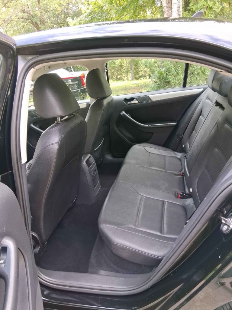 2011 Volkswagen Jetta - $7,700