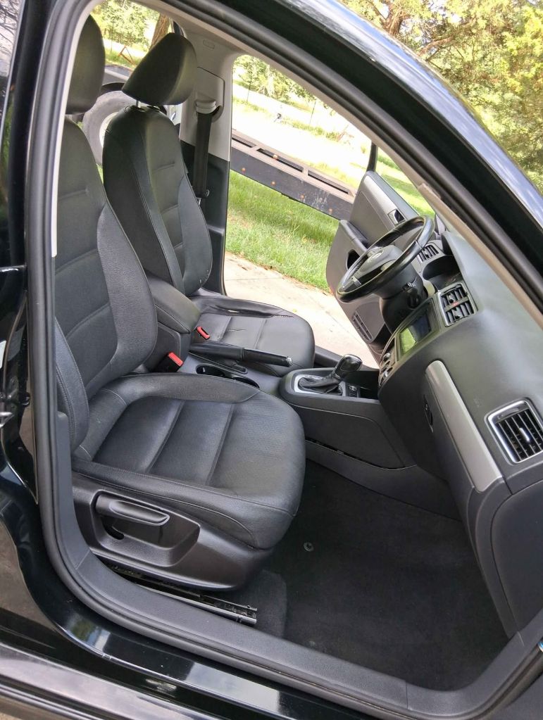 2011 Volkswagen Jetta - $7,700