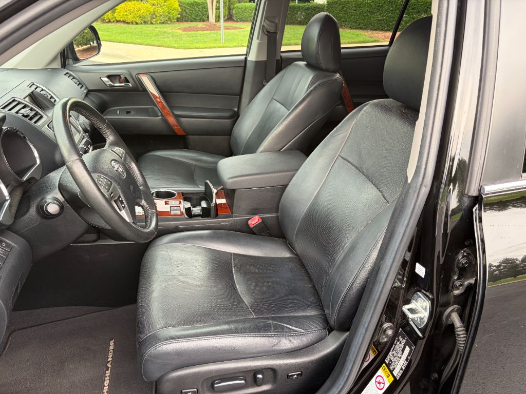 2013 Toyota Highlander - $12,400