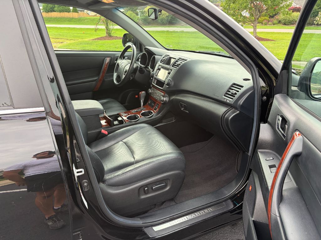 2013 Toyota Highlander - $12,400