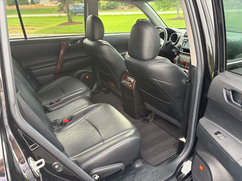 2013 Toyota Highlander - $12,400