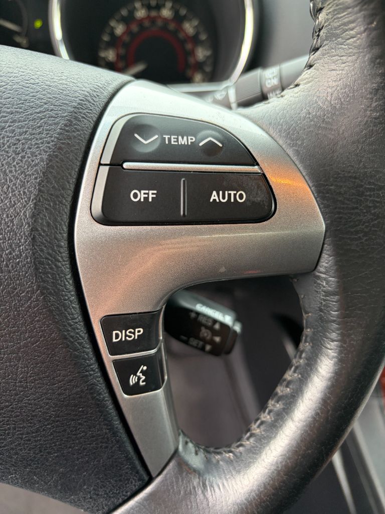 2013 Toyota Highlander - $12,400