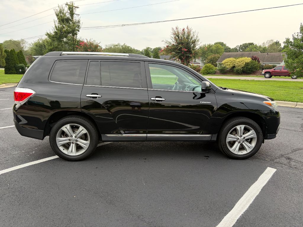 2013 Toyota Highlander - $12,400