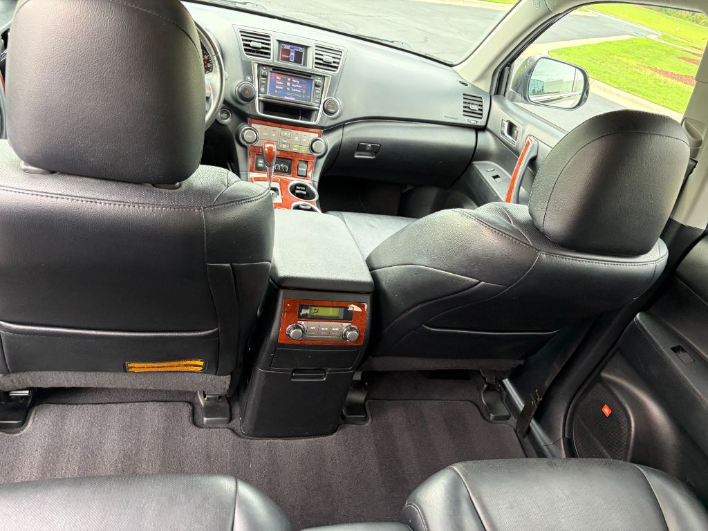 2013 Toyota Highlander - $12,400