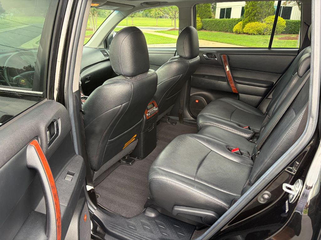 2013 Toyota Highlander - $12,400