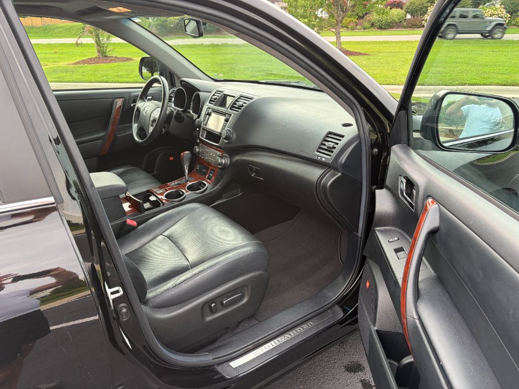 2013 Toyota Highlander - $12,400