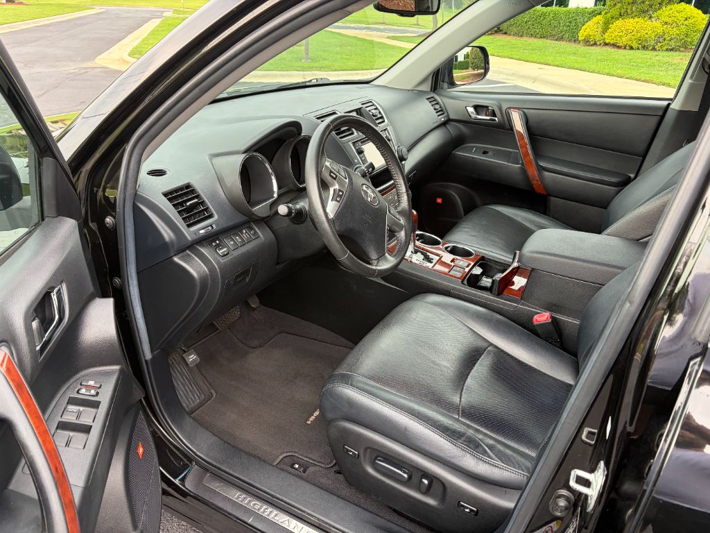 2013 Toyota Highlander - $12,400