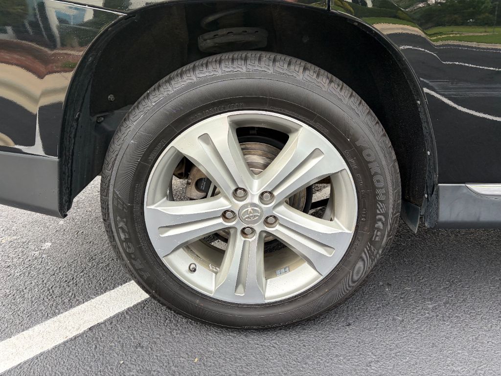 2013 Toyota Highlander - $12,400