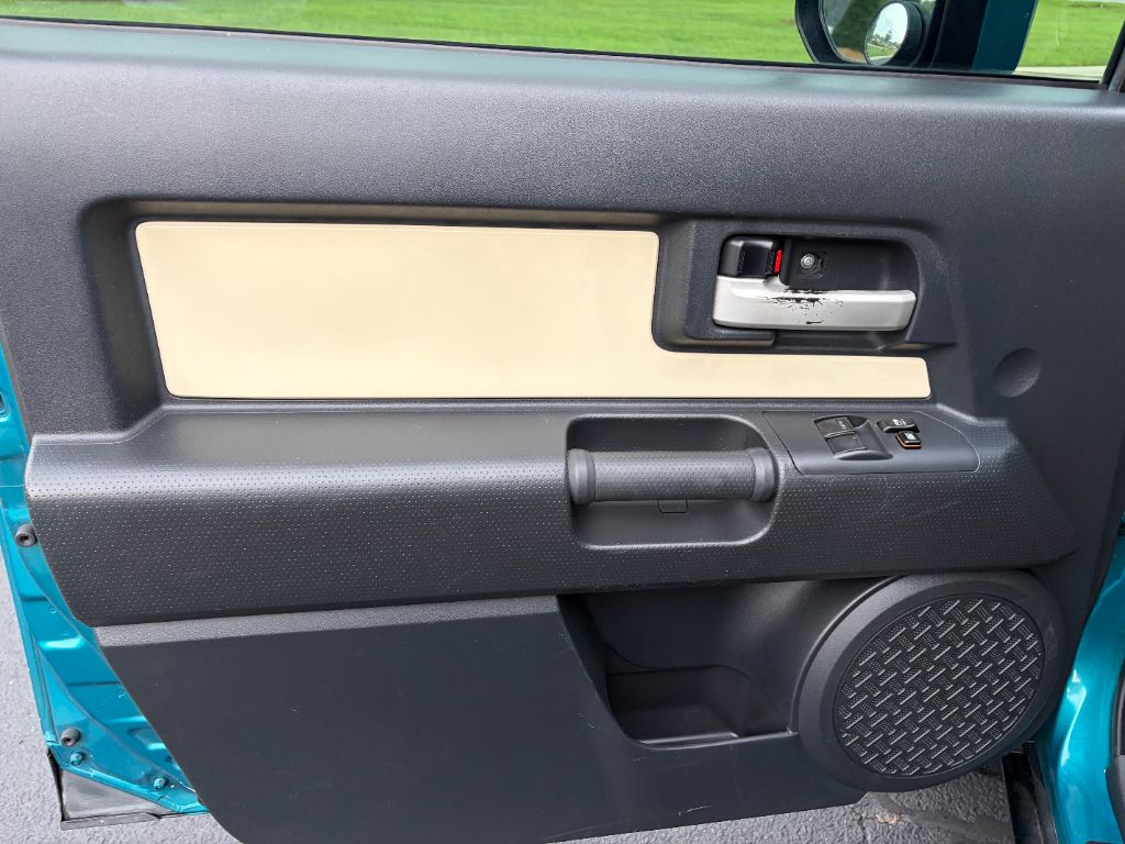 2008 Toyota FJ Cruiser - $17,400