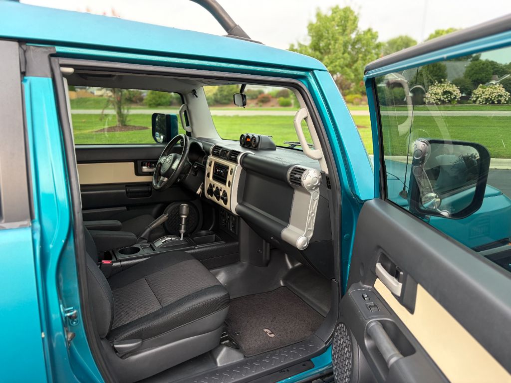 2008 Toyota FJ Cruiser - $17,400