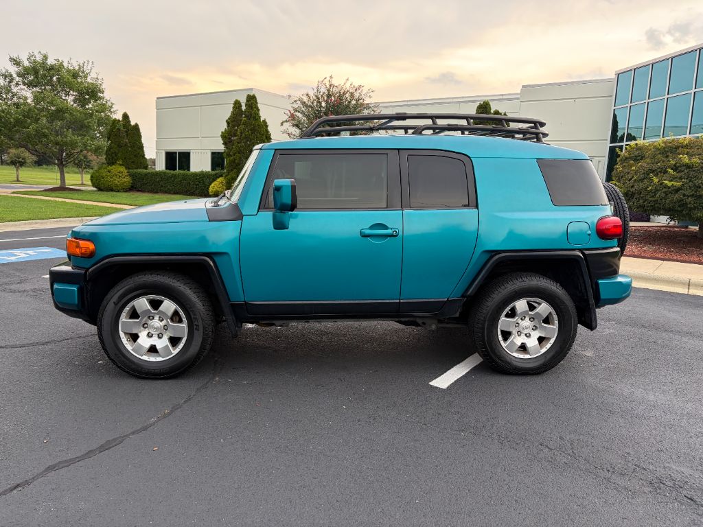 2008 Toyota FJ Cruiser - $17,400