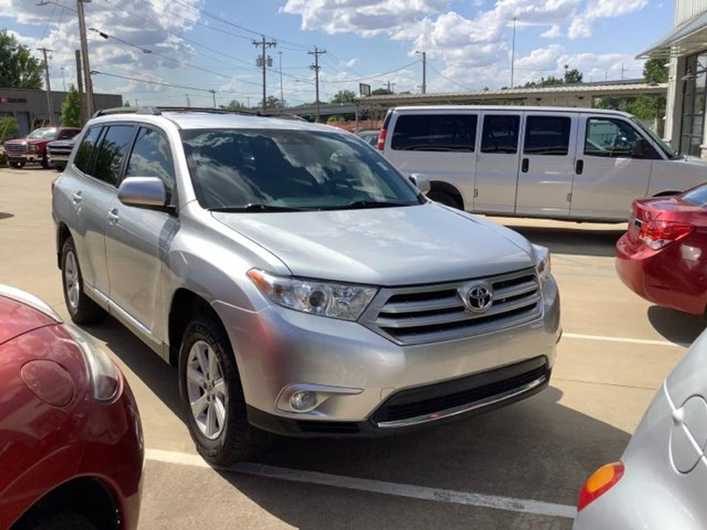 2012 Toyota Highlander - $8,800