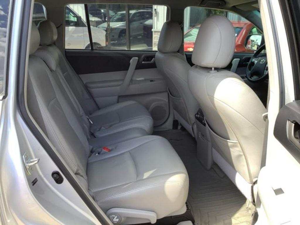 2012 Toyota Highlander - $8,800
