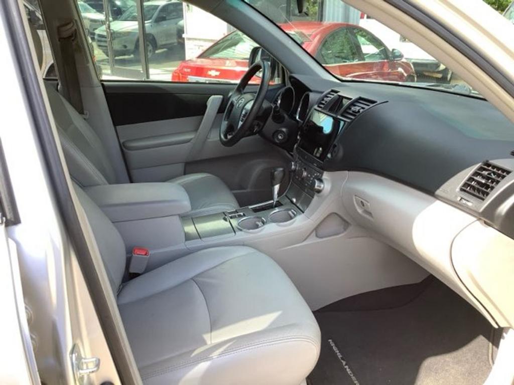 2012 Toyota Highlander - $8,800