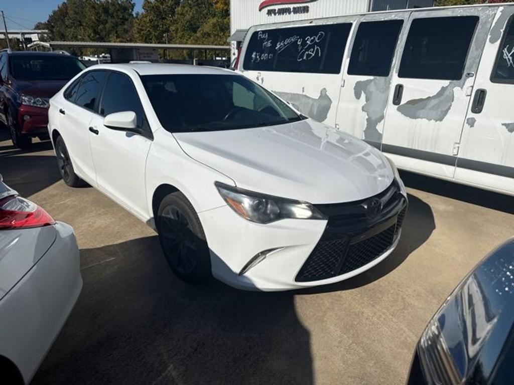 2017 Toyota Camry - $12,900
