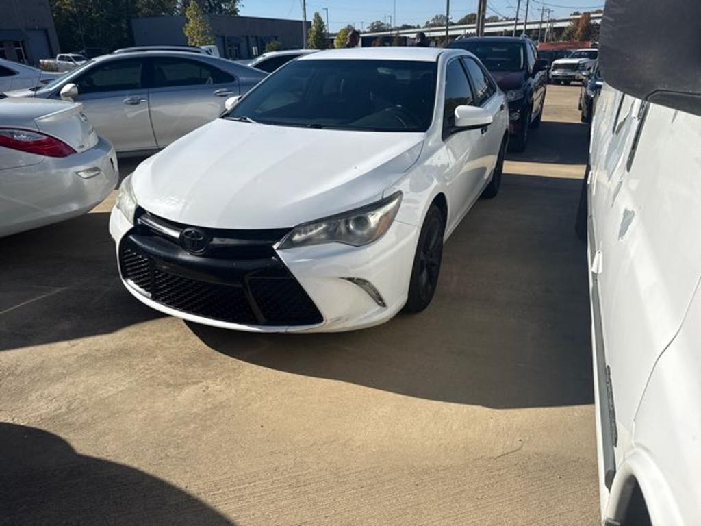 2017 Toyota Camry - $12,900