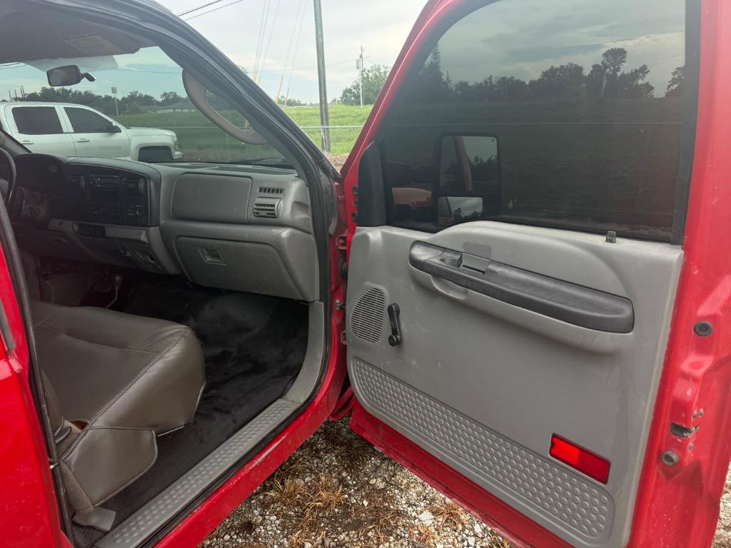 2006 Ford F550SD               - $10,995