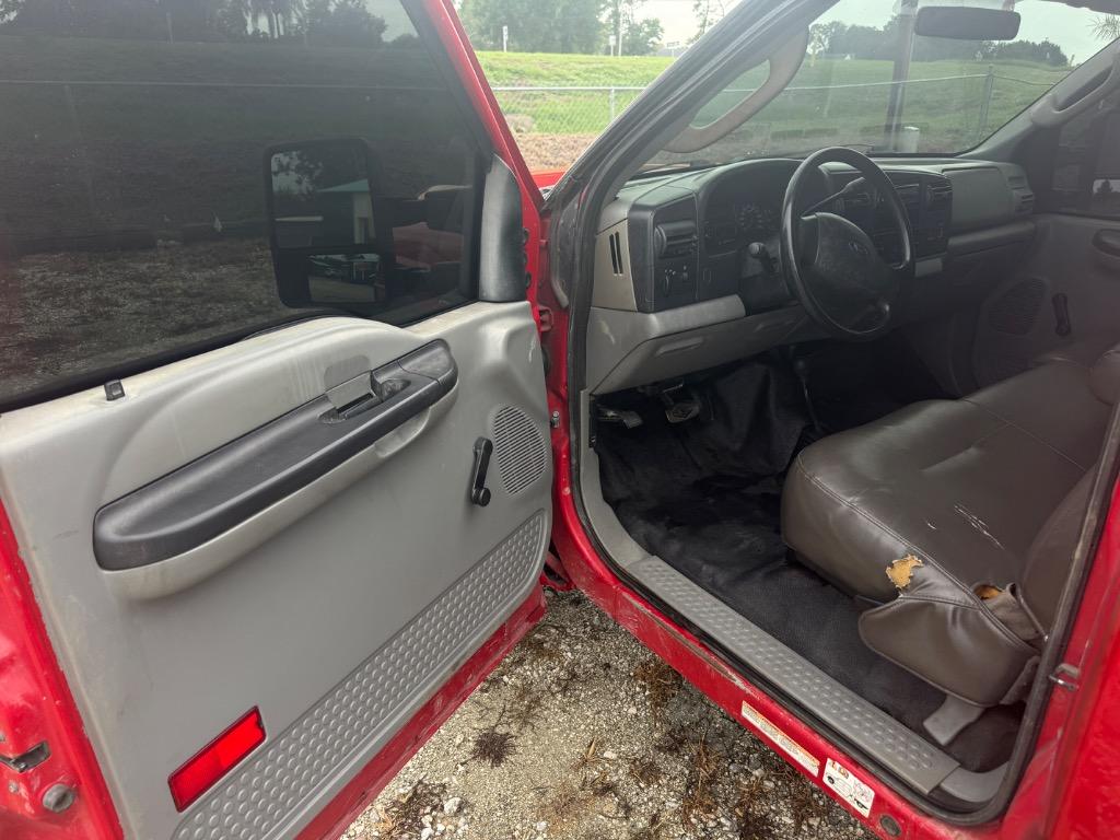2006 Ford F550SD               - $10,995