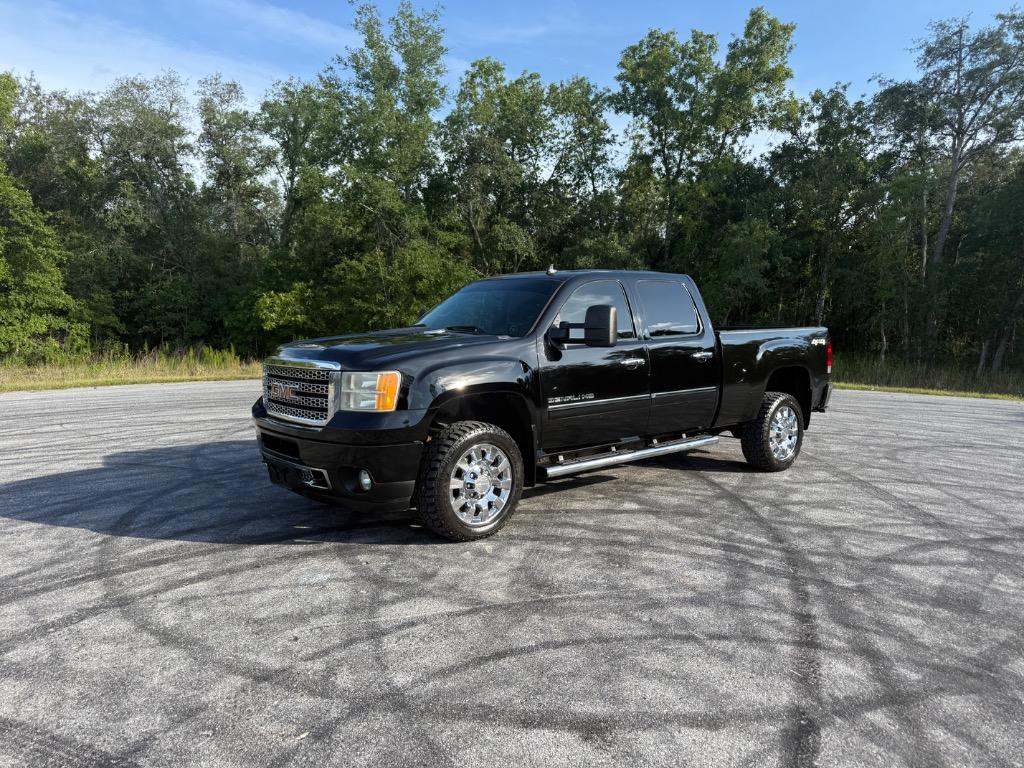 Black 2014 GMC Sierra 2500HD Pickup Truck Four-Wheel Drive Automatic