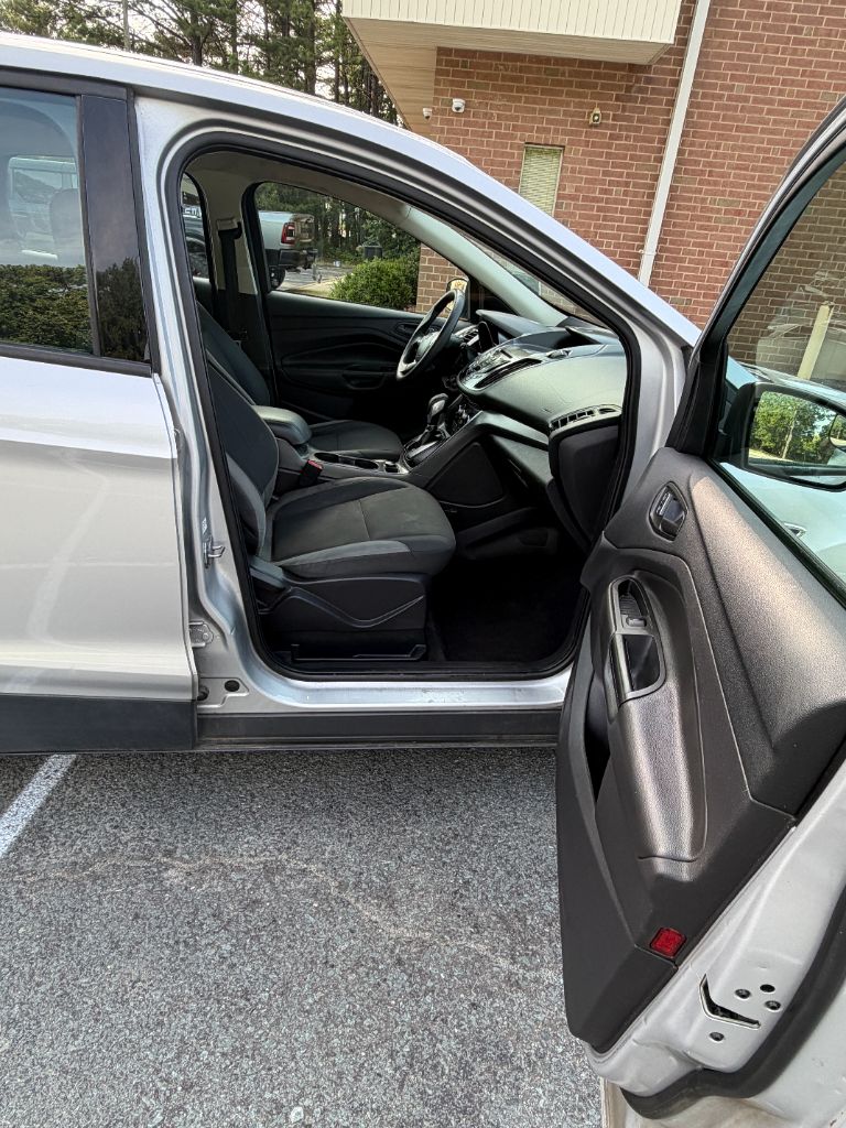 2016 Ford Escape - $7,900