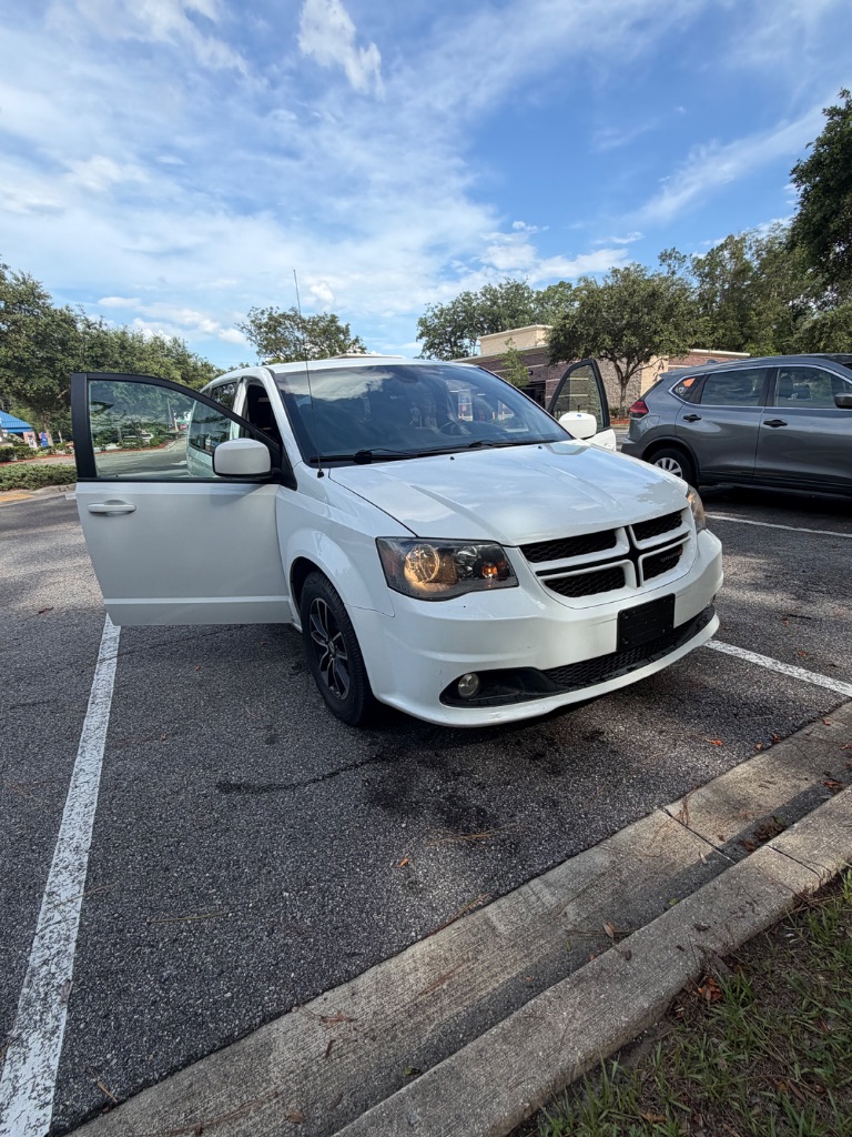 2019 Dodge Grand Caravan - $9,650