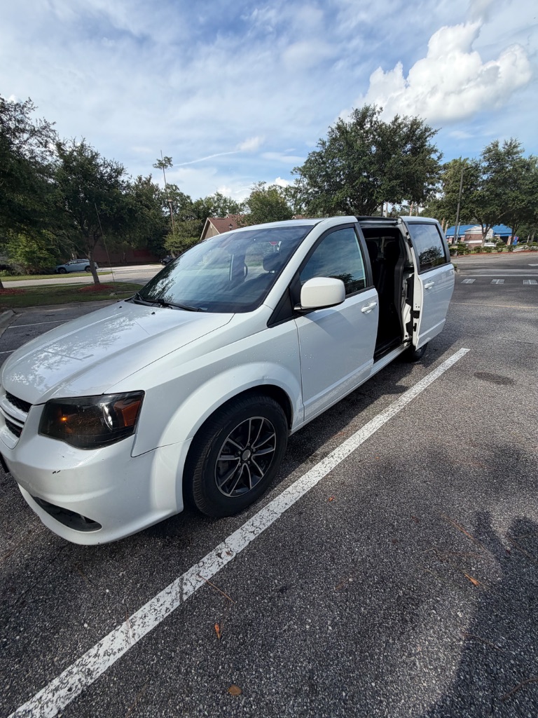 2019 Dodge Grand Caravan - $9,650