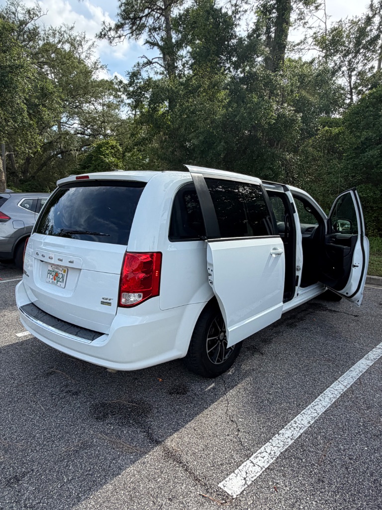 2019 Dodge Grand Caravan - $9,650