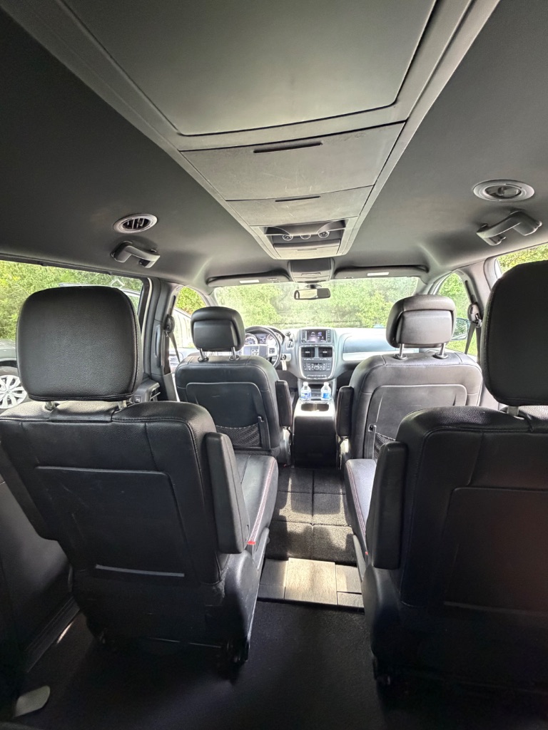 2019 Dodge Grand Caravan - $9,650