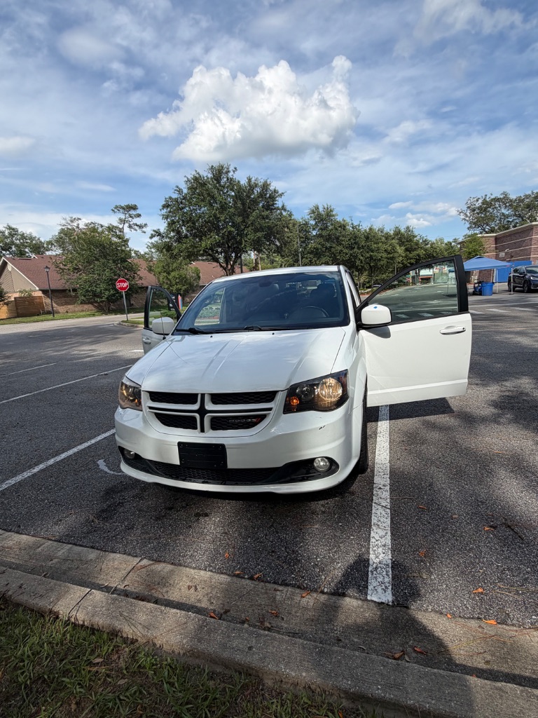 2019 Dodge Grand Caravan - $9,650