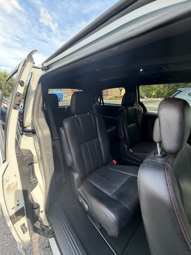 2019 Dodge Grand Caravan - $9,650