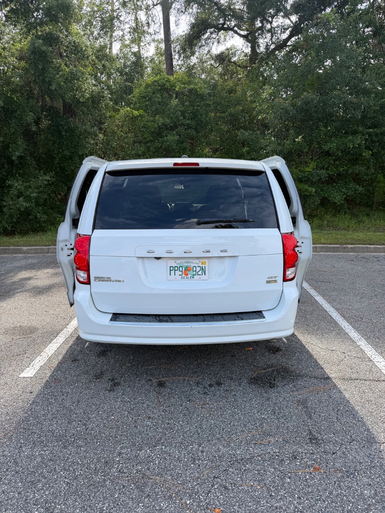 2019 Dodge Grand Caravan - $9,650