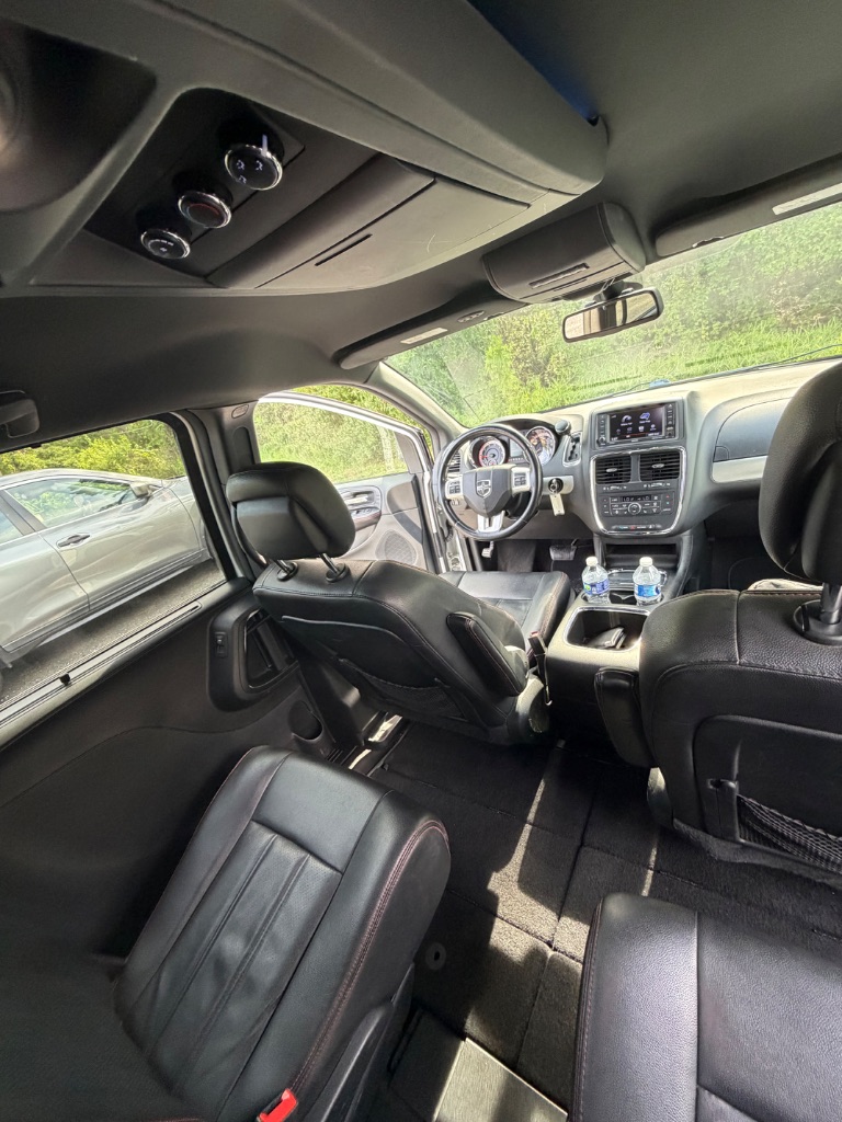 2019 Dodge Grand Caravan - $9,650