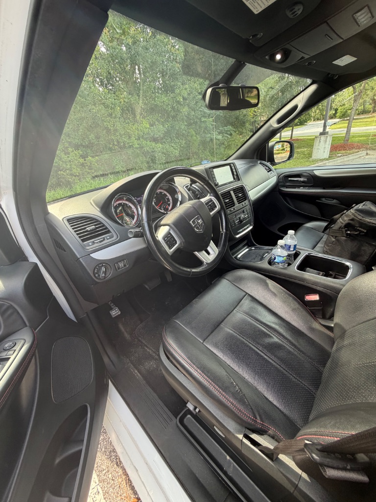 2019 Dodge Grand Caravan - $9,650