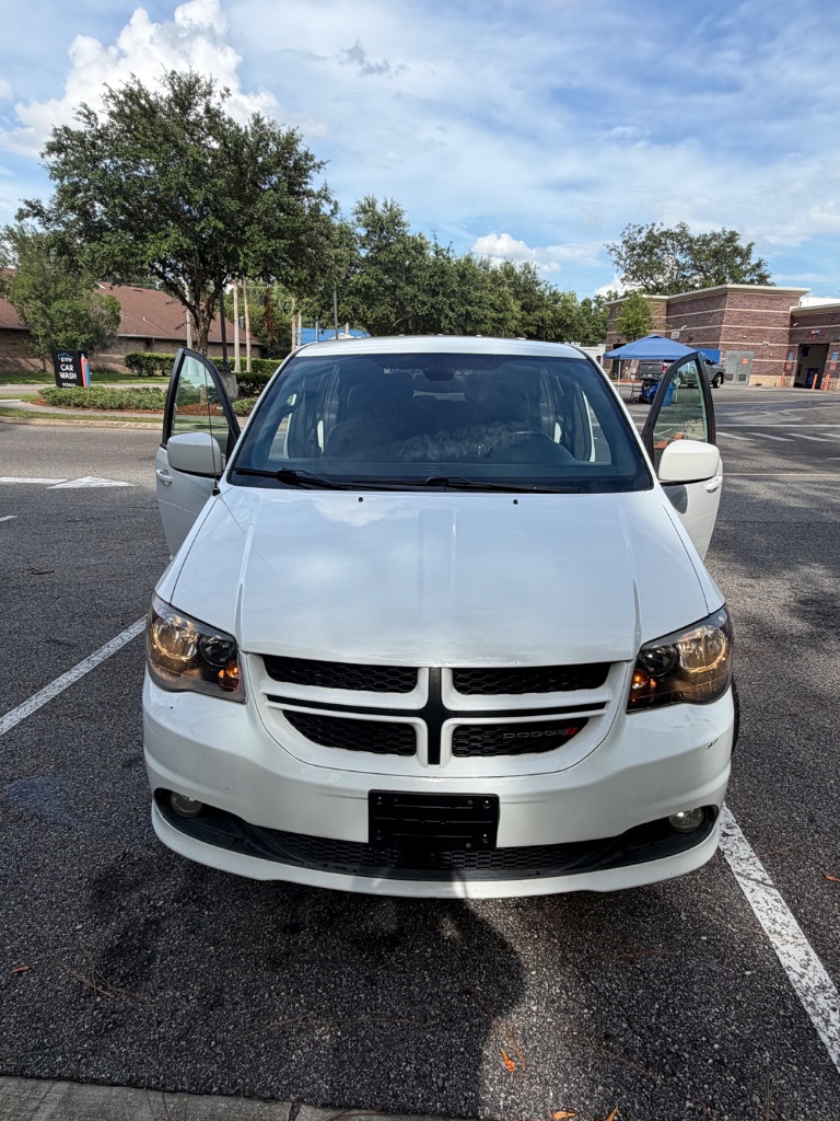 2019 Dodge Grand Caravan - $9,650