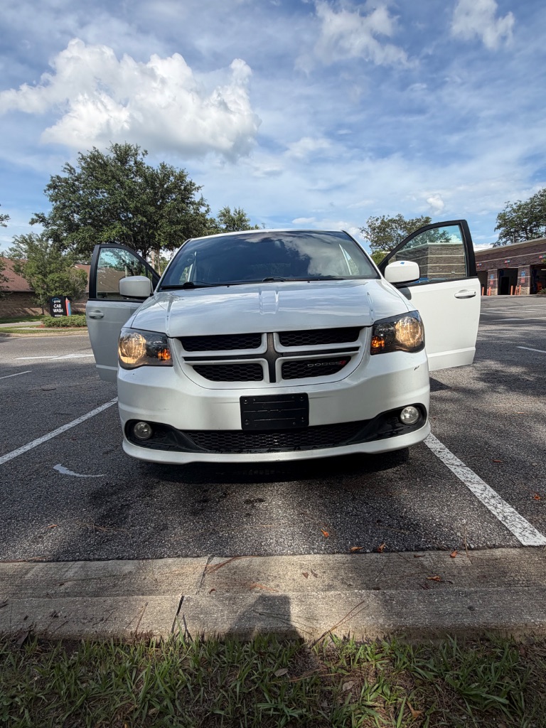 2019 Dodge Grand Caravan - $9,650