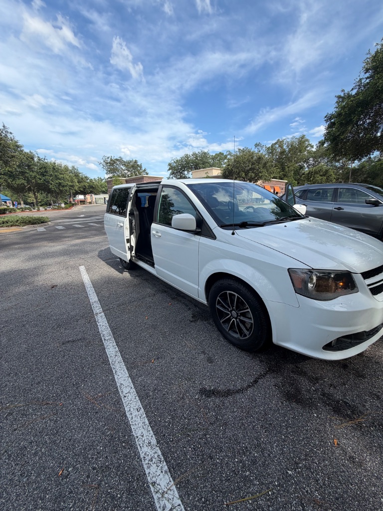 2019 Dodge Grand Caravan - $9,650