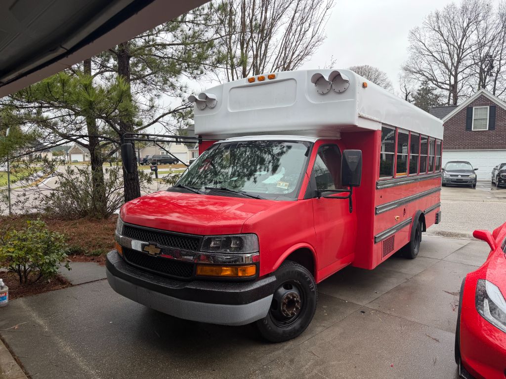 2005 Chevrolet Express - $12,995