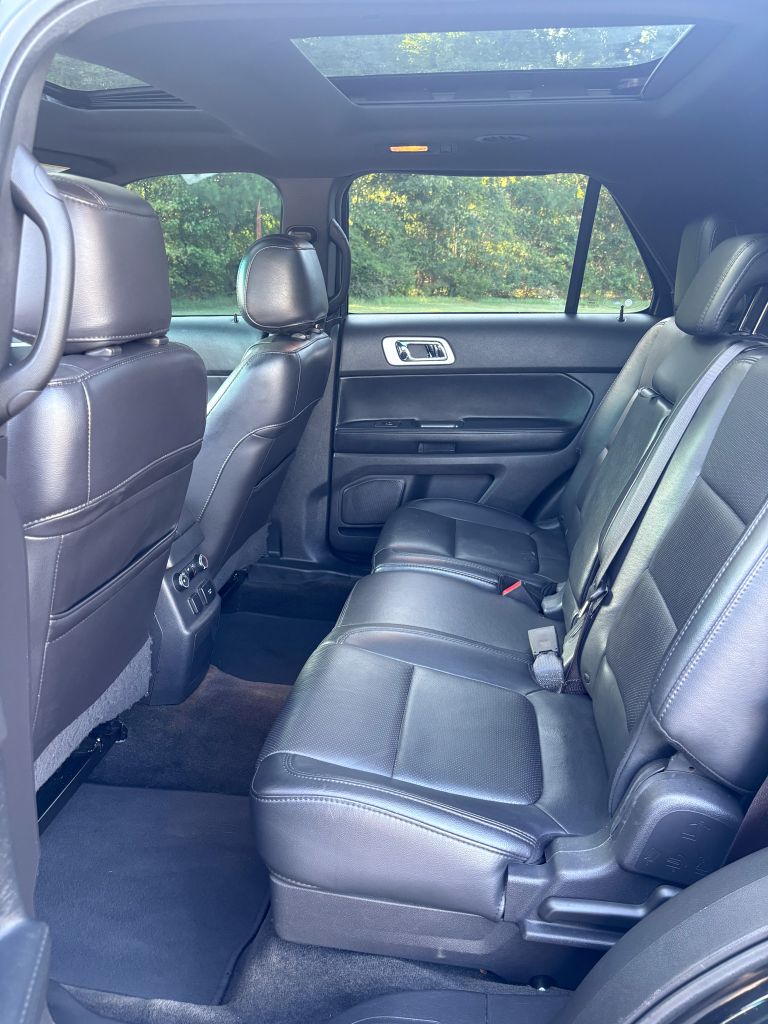 2015 Ford Explorer - $9,995