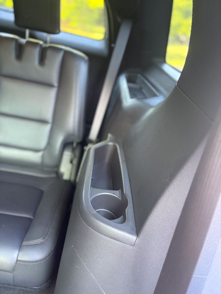 2015 Ford Explorer - $9,995