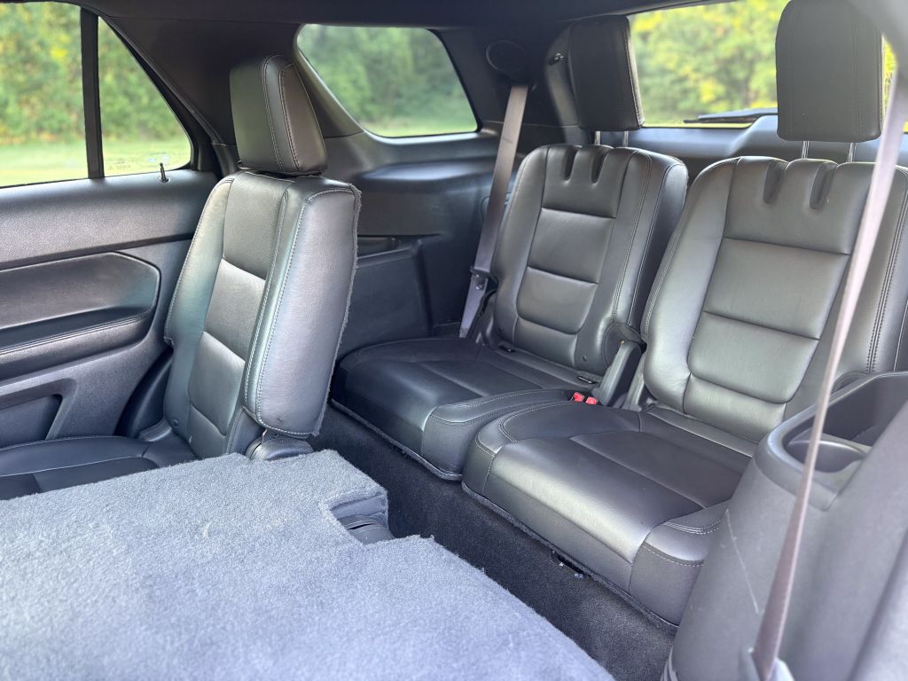 2015 Ford Explorer - $9,995