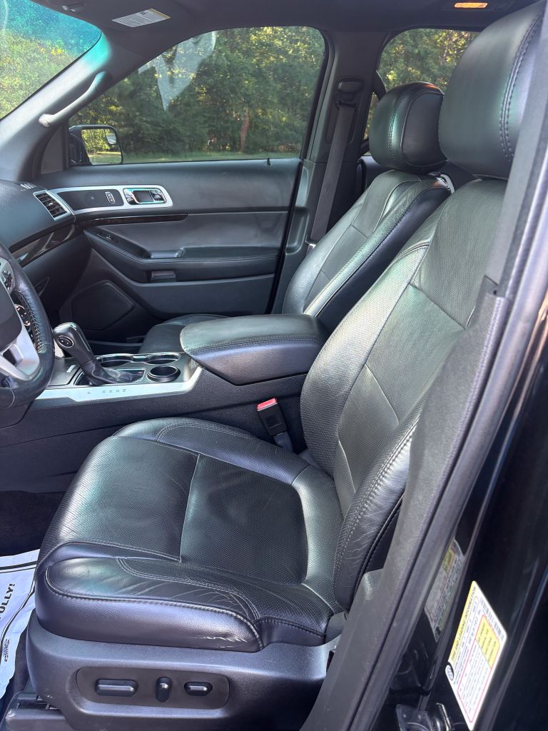 2015 Ford Explorer - $9,995