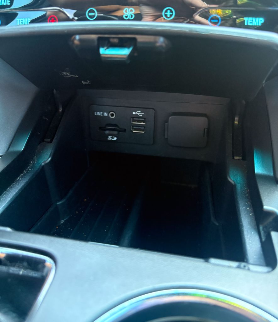 2015 Ford Explorer - $9,995