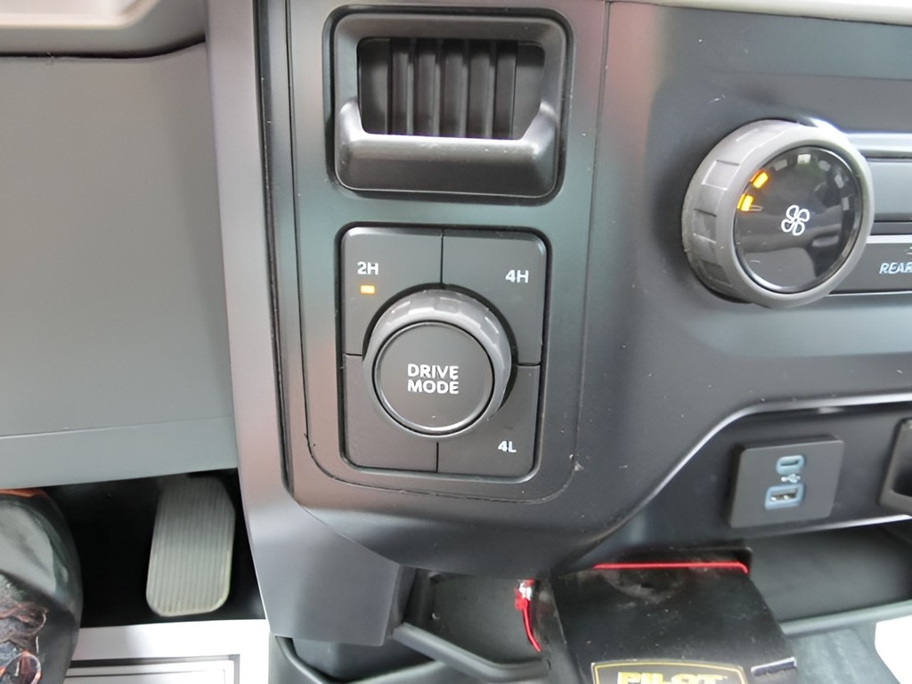 2023 Ford F-150 - $33,600