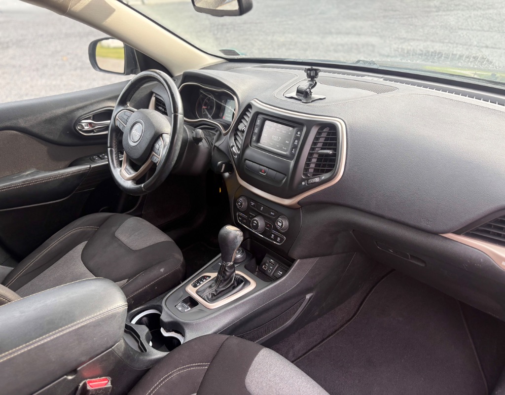 2014 Jeep Cherokee - $11,995
